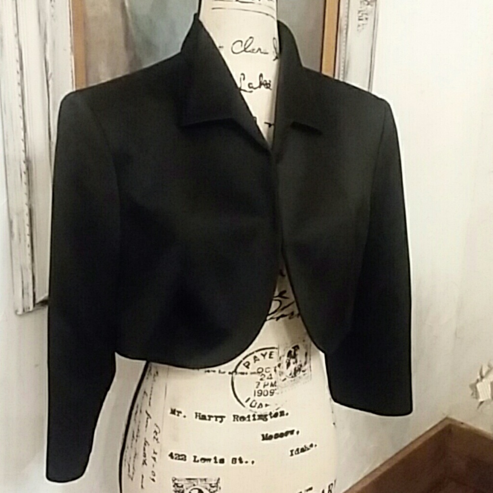 Elegant Arthur S. Levine Tahari Satin Jacket 14
